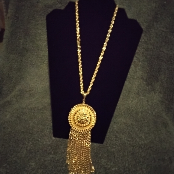 Statement Necklace Goldtone 19 In - Picture 3 of 7